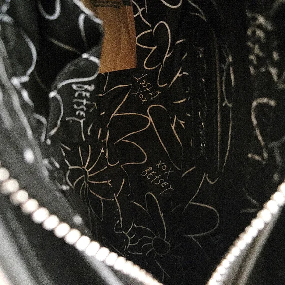 Betsey Johnson Black Floral Crossbody Bag With Butterfly Bag Tag Removable Strap - Picture 10 of 10